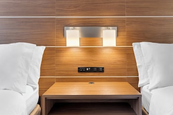 Standard Room, 2 Queen Beds, Pool View