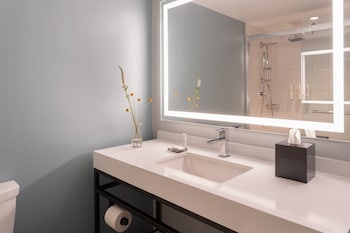 Junior Suite, 2 Queen Beds, Bay View