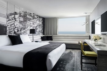 Premium Room, 1 King Bed, Lake View