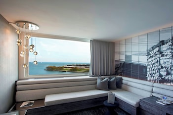 Premium Room, 1 King Bed, Lake View
