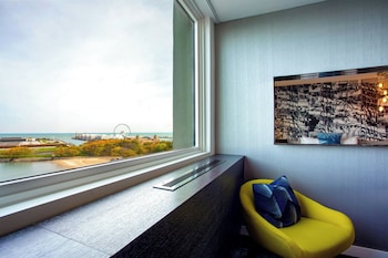 Premium Room, 1 King Bed, Lake View