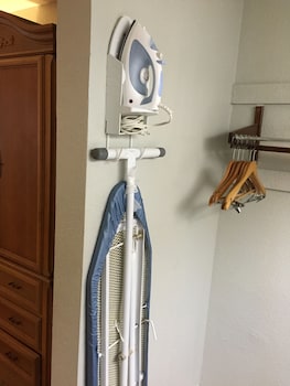 Deluxe Room, 1 King Bed, Smoking