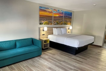 Deluxe Room, 1 King Bed, Smoking