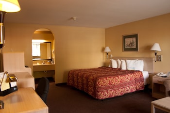Room, 1 King Bed, Accessible, Smoking (Mobility, Tub w/ Grab Bars)