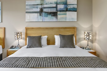 Deluxe Room, King Twin