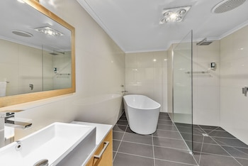 Premier Room, 1 King Bed