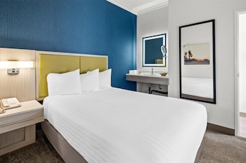 Suite, 2 Double Beds, Non Smoking, Refrigerator & Microwave