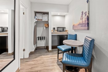 Standard Room, 2 Queen Beds, Refrigerator & Microwave, Courtyard Area