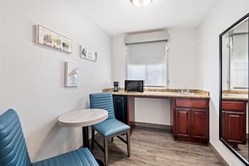 Standard Room, 2 Queen Beds, Non Smoking, Refrigerator & Microwave (Pet Friendly)