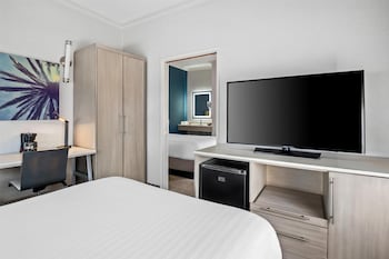 Suite, 2 Double Beds, Non Smoking, Refrigerator & Microwave