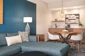 Suite, 1 King Bed