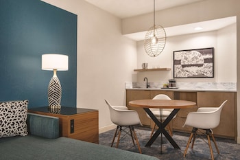 Suite, 1 King Bed