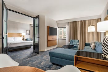 Suite, 1 King Bed, Accessible (Roll-In Shower)