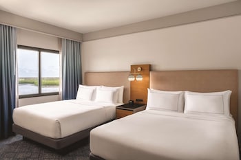 Room, 2 Queen Beds, Accessible (Roll-In Shower)