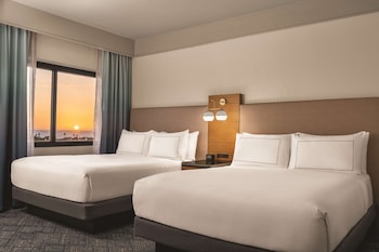 Room, 2 Queen Beds (Sunset View)
