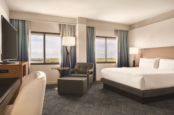 Room, 1 King Bed, Pool View (and Bay View)