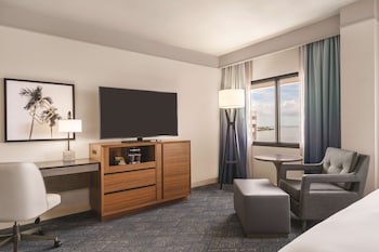 Room, 1 King Bed, Pool View (and Bay View)