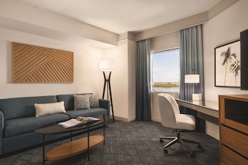 Suite, 1 King Bed, Accessible (Roll-In Shower)