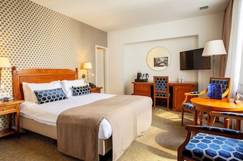 Standard Room, 1 Queen Bed