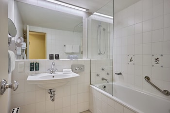 Comfort Room, 1 Queen Bed