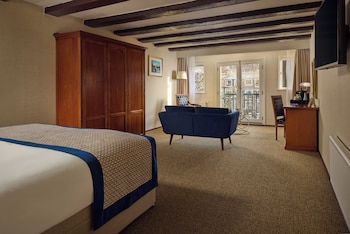 Superior Room, 1 King Bed, Canal View