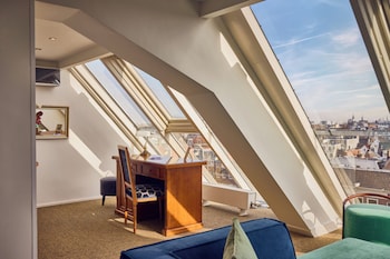 Suite, 1 King Bed, City View