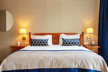 Junior Suite, 1 King Bed, Canal View