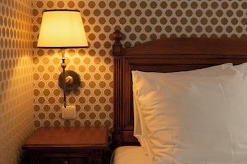 Standard Room, 1 Queen Bed