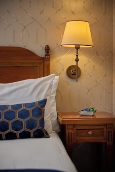 Room, 1 Queen Bed, Canal View
