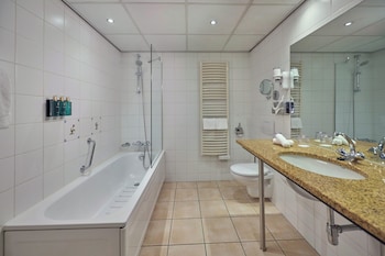 Superior Room, 1 King Bed, Canal View