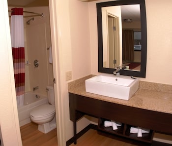 Standard Room, 1 King Bed (Smoke Free)