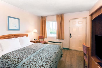 Standard Room, 1 Queen Bed