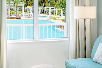 Room, 1 King Bed, Non Smoking, Pool View