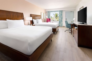 Deluxe Double Room, 2 Queen Beds (Drinks & Snacks)