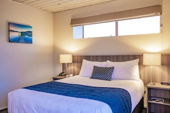 Standard Room, 1 Queen Bed