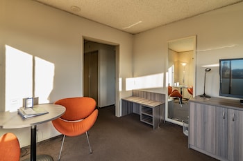 Standard Room, 1 Queen Bed
