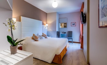 Standard Room, 1 Queen Bed, Sea View