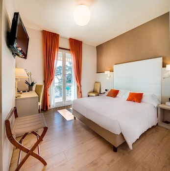 Standard Room, Multiple Beds, Terrace, Sea View