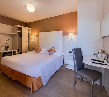 Standard Room, 1 Queen Bed, Sea View
