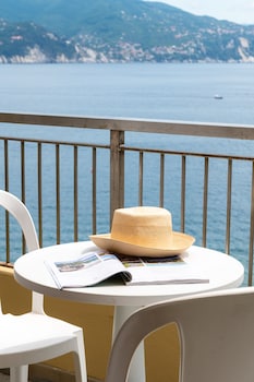 Suite, 1 Queen Bed, Balcony, Sea View (Living Room;with Single Sofabed)