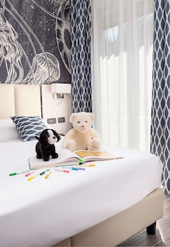 Standard Room, Multiple Beds, Balcony, Garden View