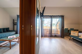 Suite, 1 Queen Bed, Balcony, Sea View (Living Room;with Single Sofabed)