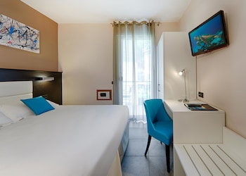 Standard Room, 1 Queen Bed, Balcony, Garden View