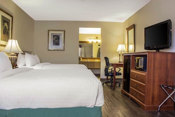 Standard Room, 2 Queen Beds, Smoking
