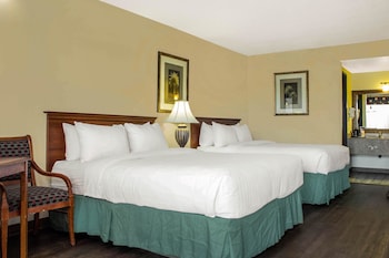 Standard Room, 2 Queen Beds, Smoking