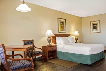 Standard Room, 1 Queen Bed, Non Smoking