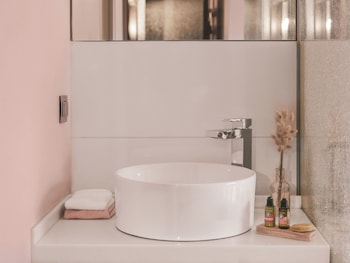Double Room (Echo)