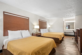 Room, 2 Queen Beds, Smoking
