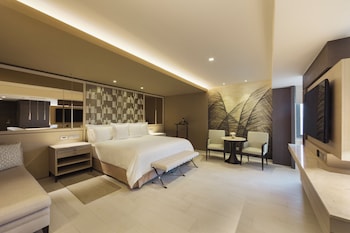 Ambassador Royal Junior Suite