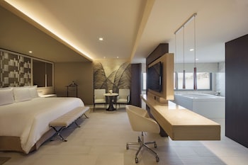 Ambassador Royal Junior Suite
